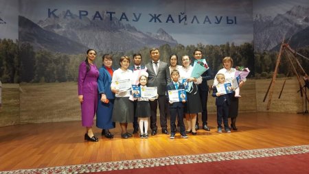 Шымкент қаласы білім басқармасының Әдістемелік орталығының ұйымдастыруымен "Абай оқулары" байқауының жеңімпаздарын марапаттау іс- шарасы болды.