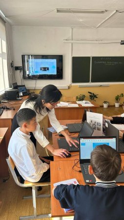 Физика -информатика апталығы"Компьютерді пайдаланудың кері аспектілері" тақырыбында 8А-сыныбында ашық сабақ өтті.