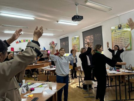 №58   жалпы орта мектебінің мұғалімдеріне 1-топ шығармашылық топтың мұғалімі Зулпыхарова Күләш «Оқытудағы басқару және көшбасшылық» тақырыбында ұстаздарға коучинг сабағы өткізілді.