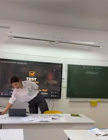 Ағылшын тілі бірлестігінің онкүндігі аясында 21.11.2025 ж. күні Мырзалиева Айдана* оқушылардың ағылшын тілінде сөйлеу дағдыларын қалыптастыру мақсатында "Watch and Learn" атты іс-шара өткізді.