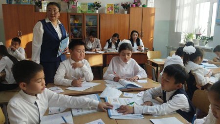 №58 жалпы орта білім беретін мектебінде  26 қараша күні 4"б" сыныбында Қыдырова Несібелі математика пәнінен "Үш таңбалы сандарға бөлу алгоритмі"тақырыбында ашық сабақ өтті.
