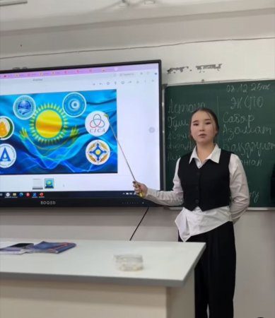 №58 жалпы орта білім беретін мектебінде “Тәуелсіздікке тағзым: тарихи жады мен ұлттық сана” онкүндік декадасы аясында 9 “Б” сынып оқушыларымен "Тәуелсіз Қазақстанның  жеті жетістігі" атты ашық сабақ 08.12.25ж өтілді.