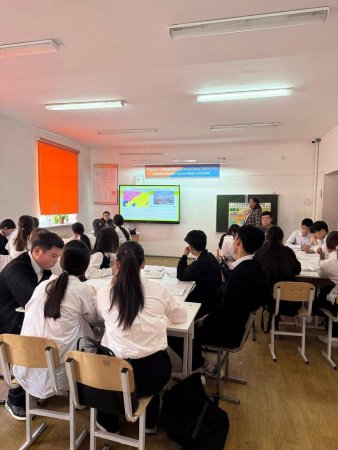 №58 жалпы орта мектебінде 10"А" сыныбында Қазақстан тарихы пәнінен "Мемлекеттік егемендікті қалпына келтіру жолындағы қазақ халқының күресі " тақырыбында ашық сабақ өтілді.